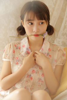 女生穿校服上厕所